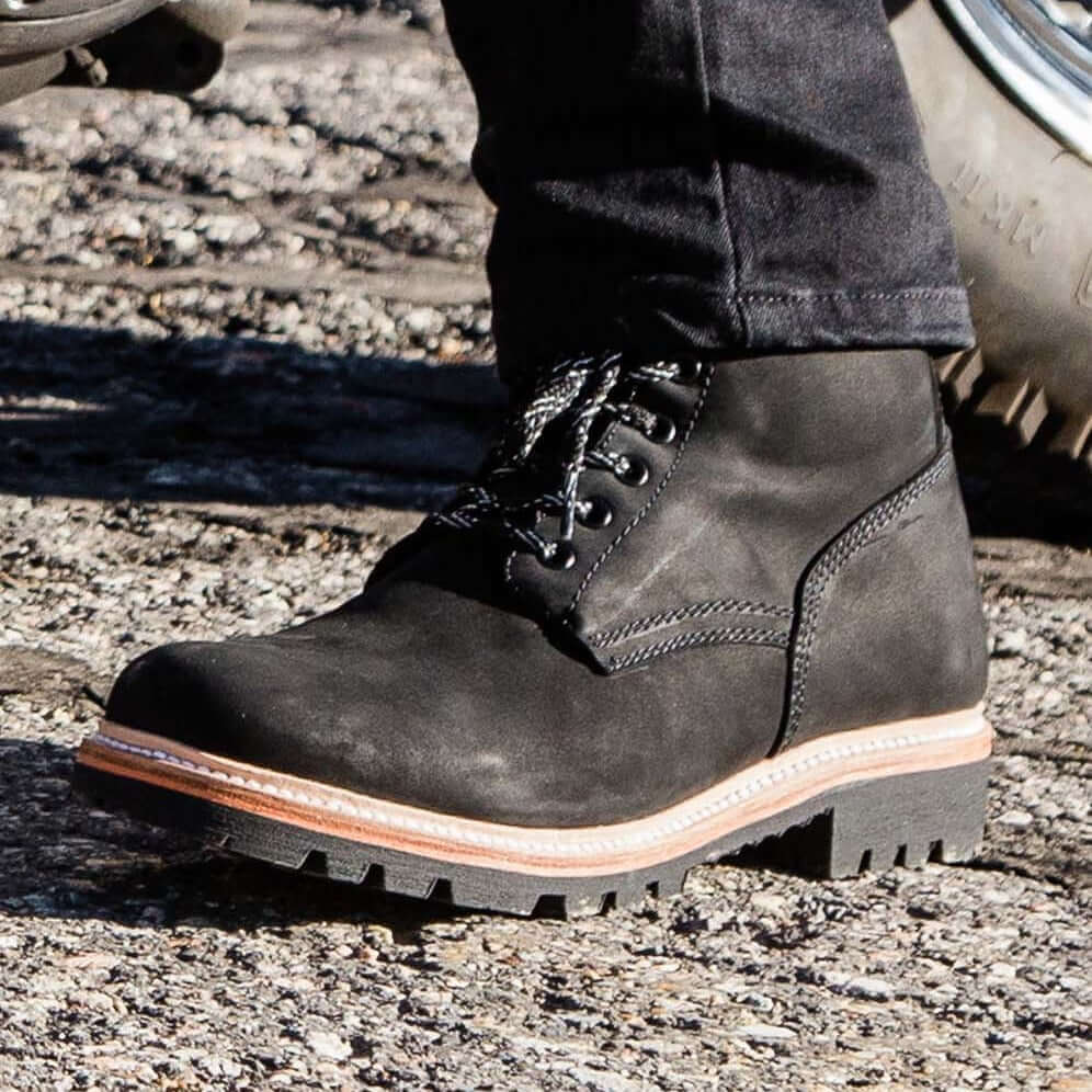 Tobacco Maverick Boots - Matte Black